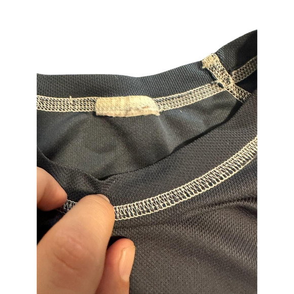 Speedo swim shirt no size tag, fits like large - Picture 3 of 4